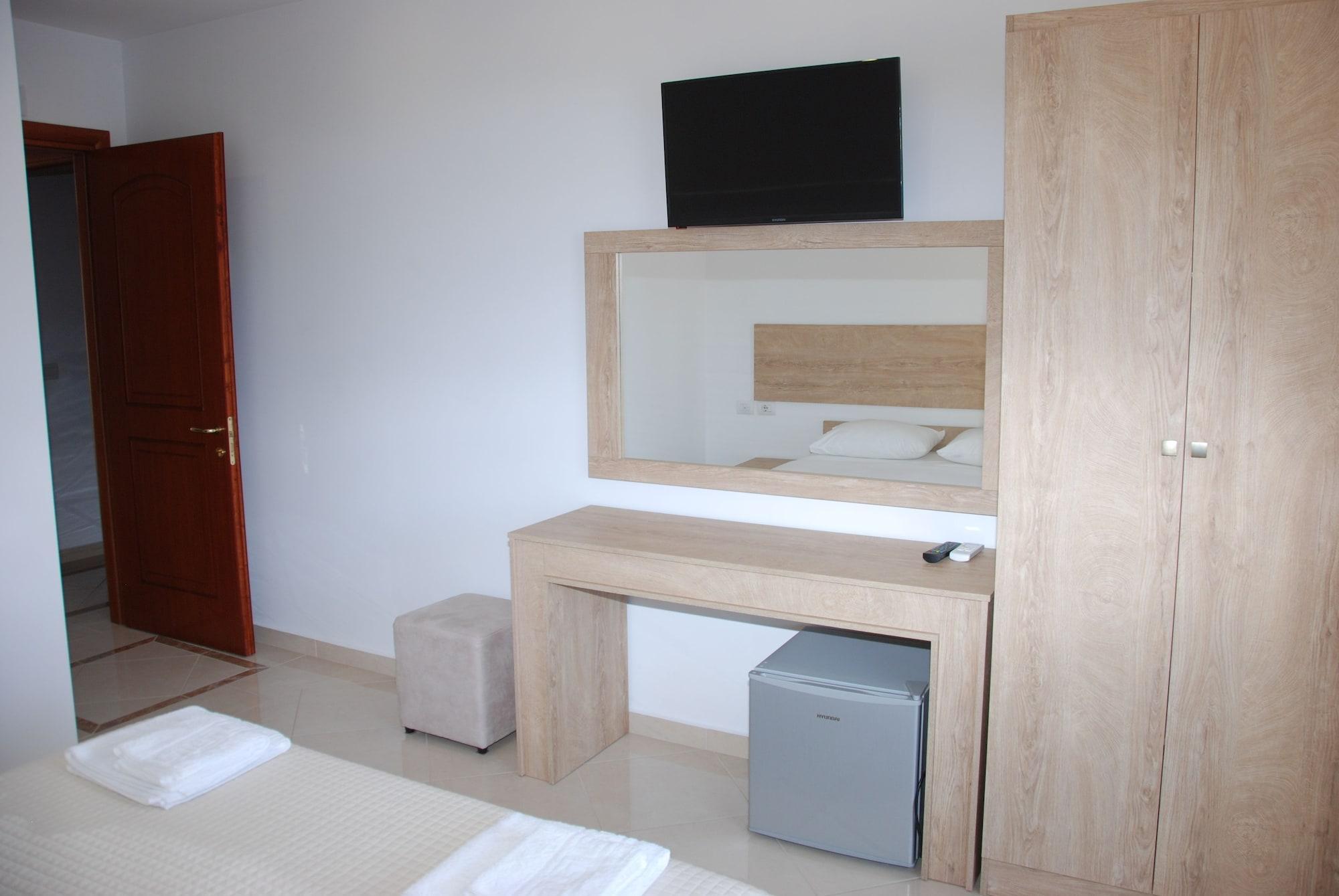 Hotel Mano Sarandë Buitenkant foto