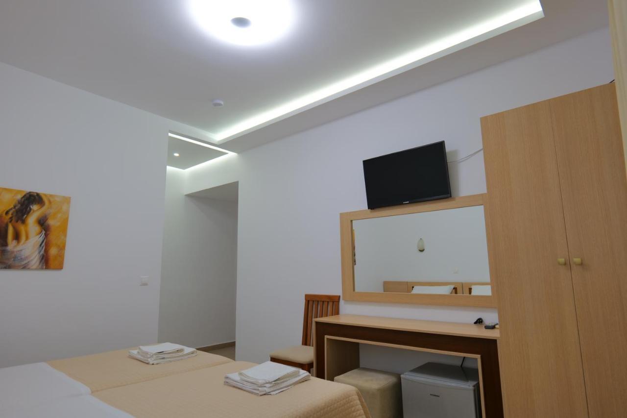 Hotel Mano Sarandë Buitenkant foto